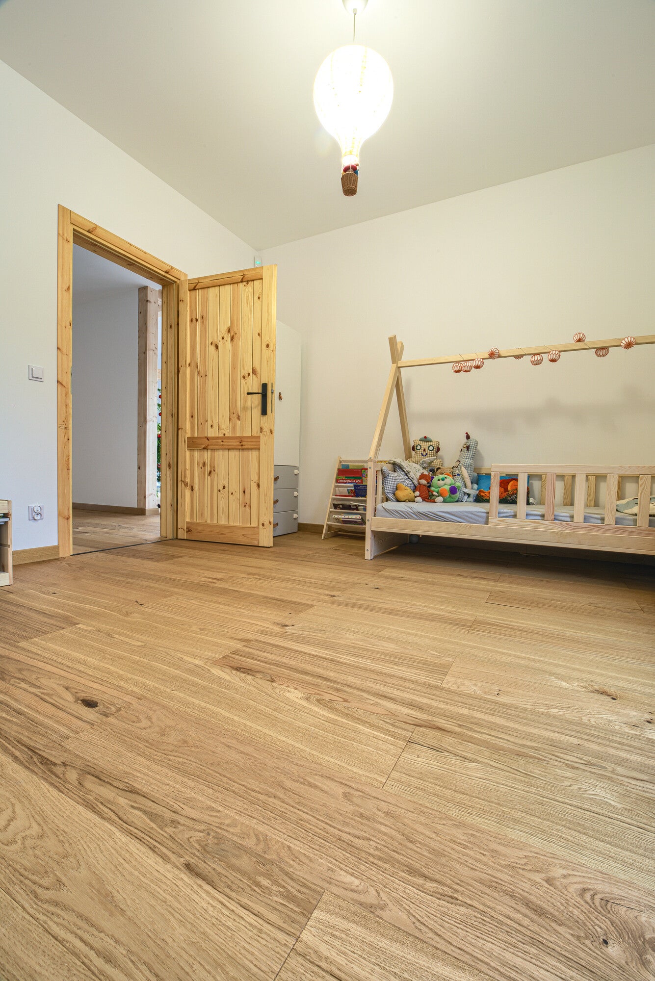 Deska podłogowa hybrydowa Dąb Europejski 4V lakier UV op.1,45m2 5