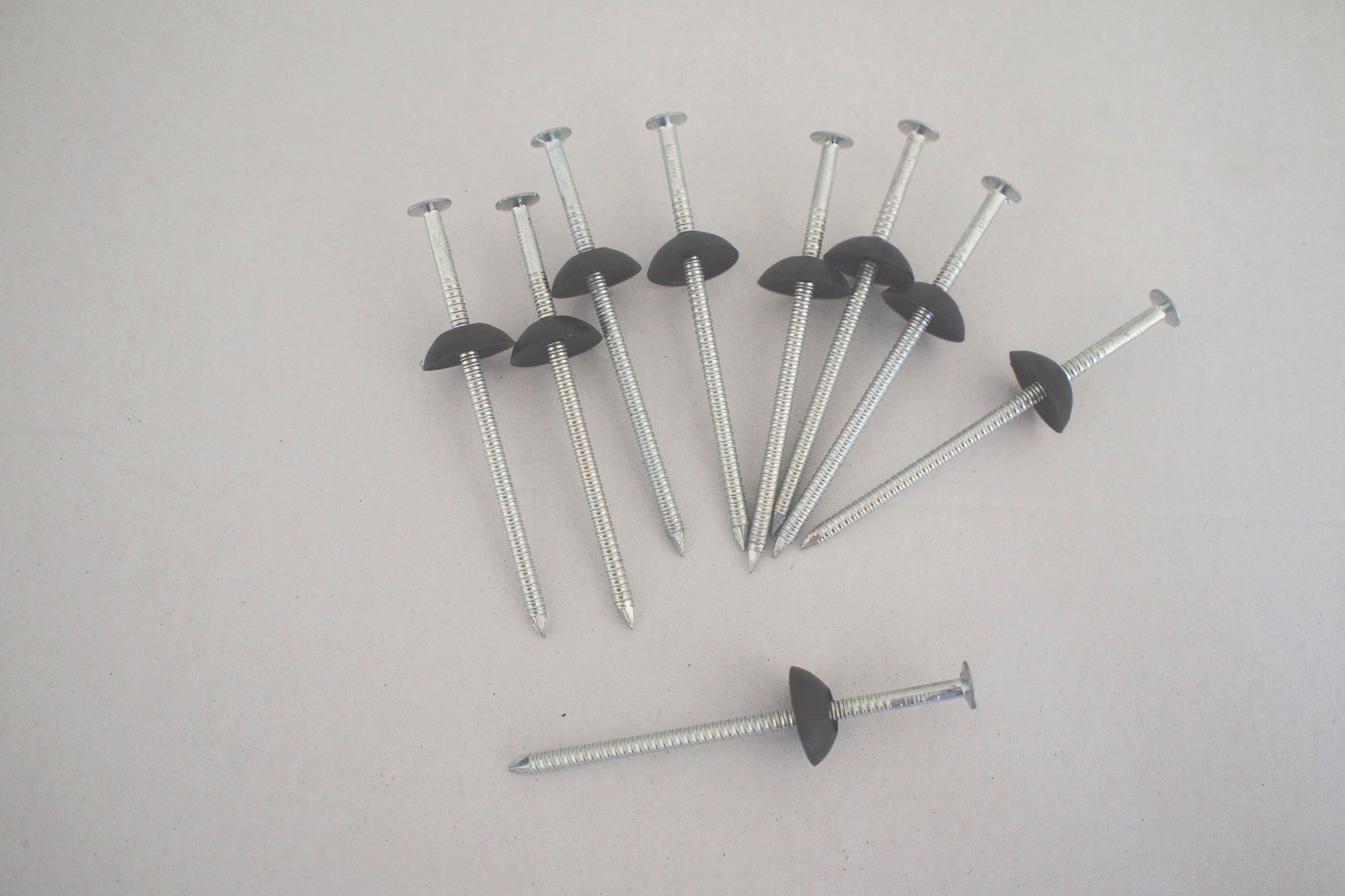 Gwoździe do mocowanie płyt falistych EVO czarne 200 szt.  1