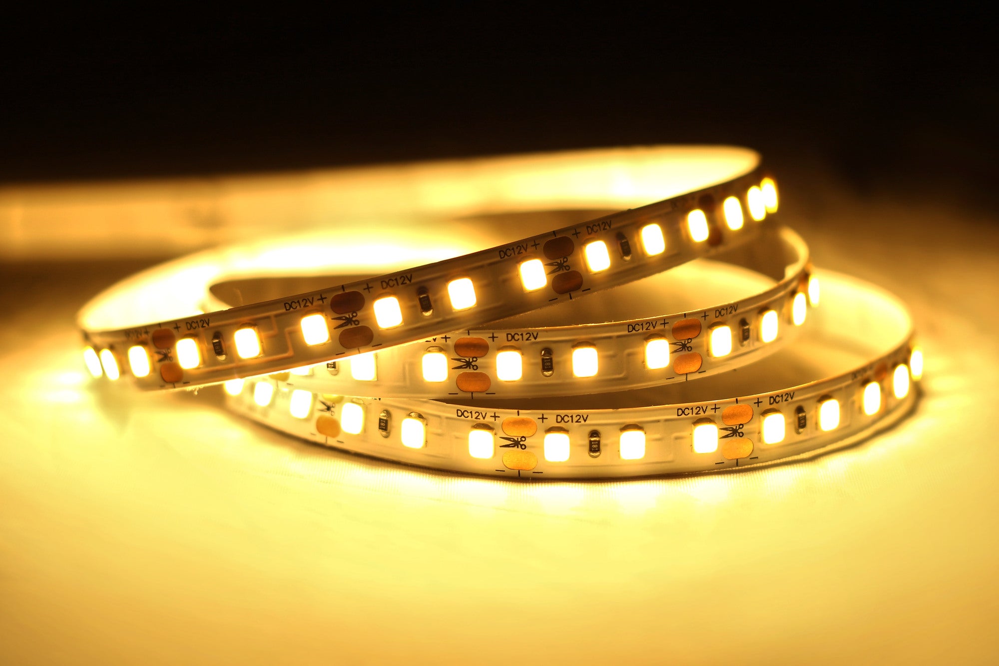 Taśma LED HQS 12V 9,6W 1020 lm/m 3000K IP33 rolka 50m MW Lighting