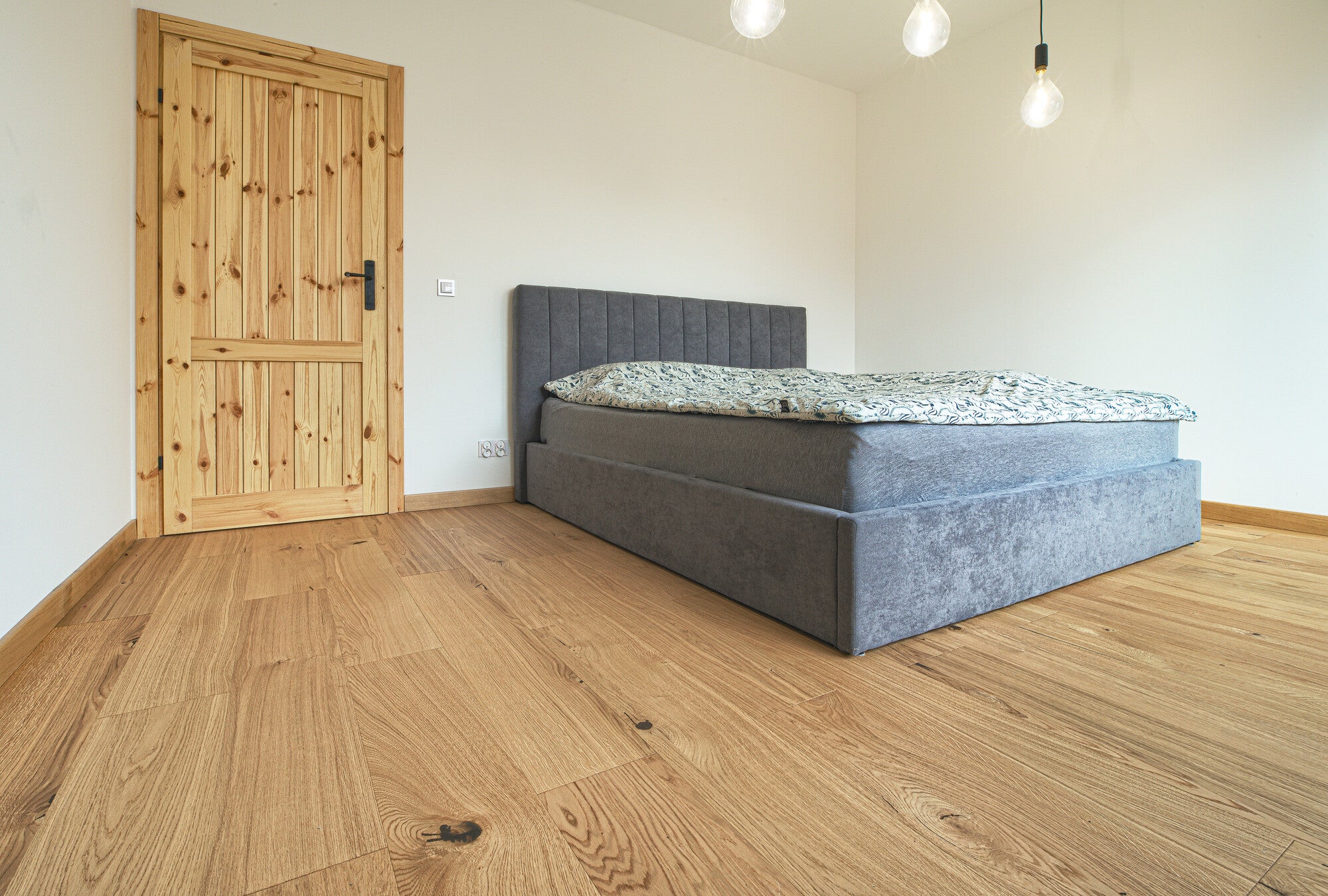 Deska podłogowa hybrydowa Dąb Europejski 4V lakier UV op.1,45m2 3