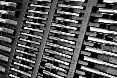 Zestaw narzynek i gwintowników 11-915 NEO, 110 szt. 4