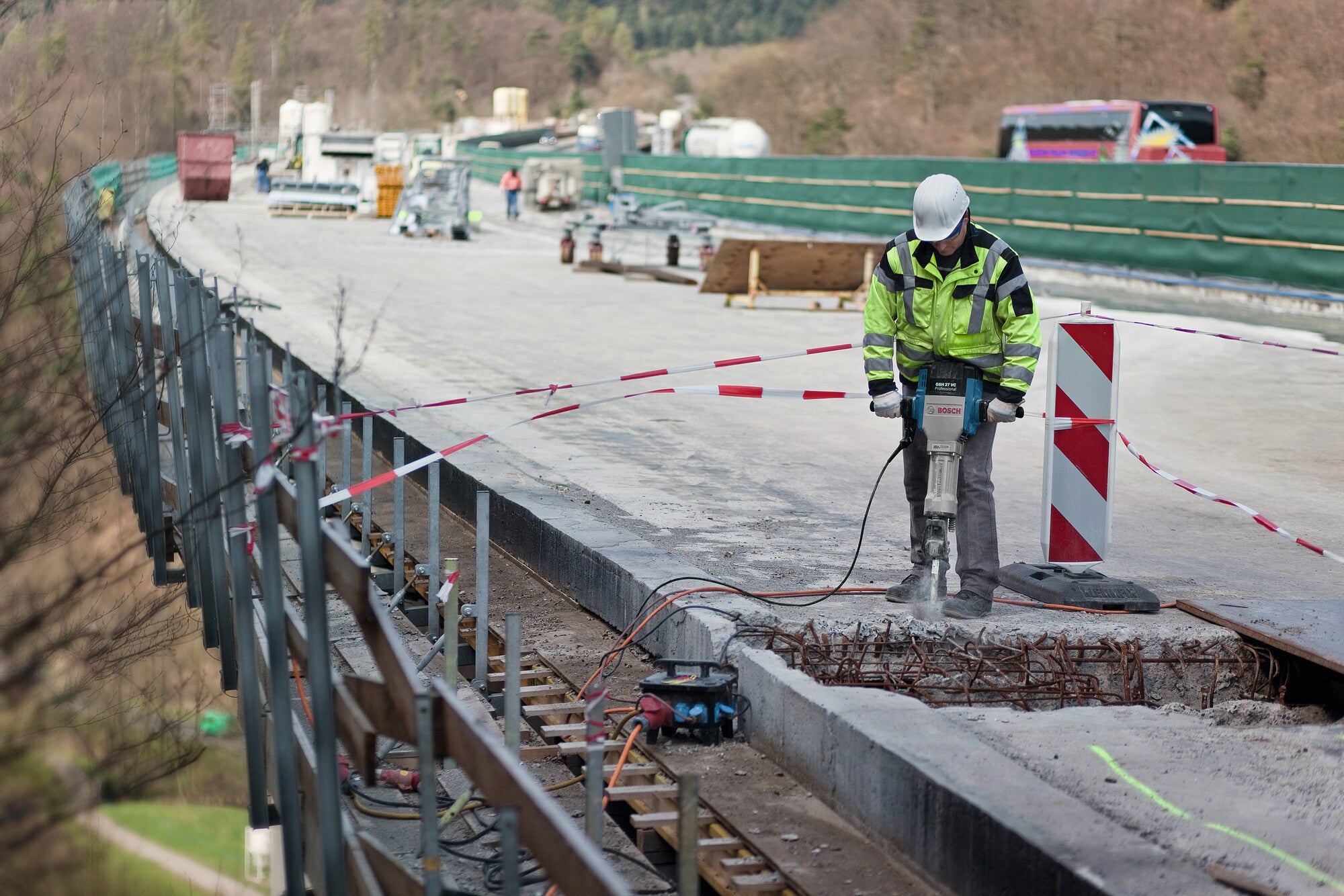 Młot wyburzeniowy 62J GSH 27 VC Bosch 3