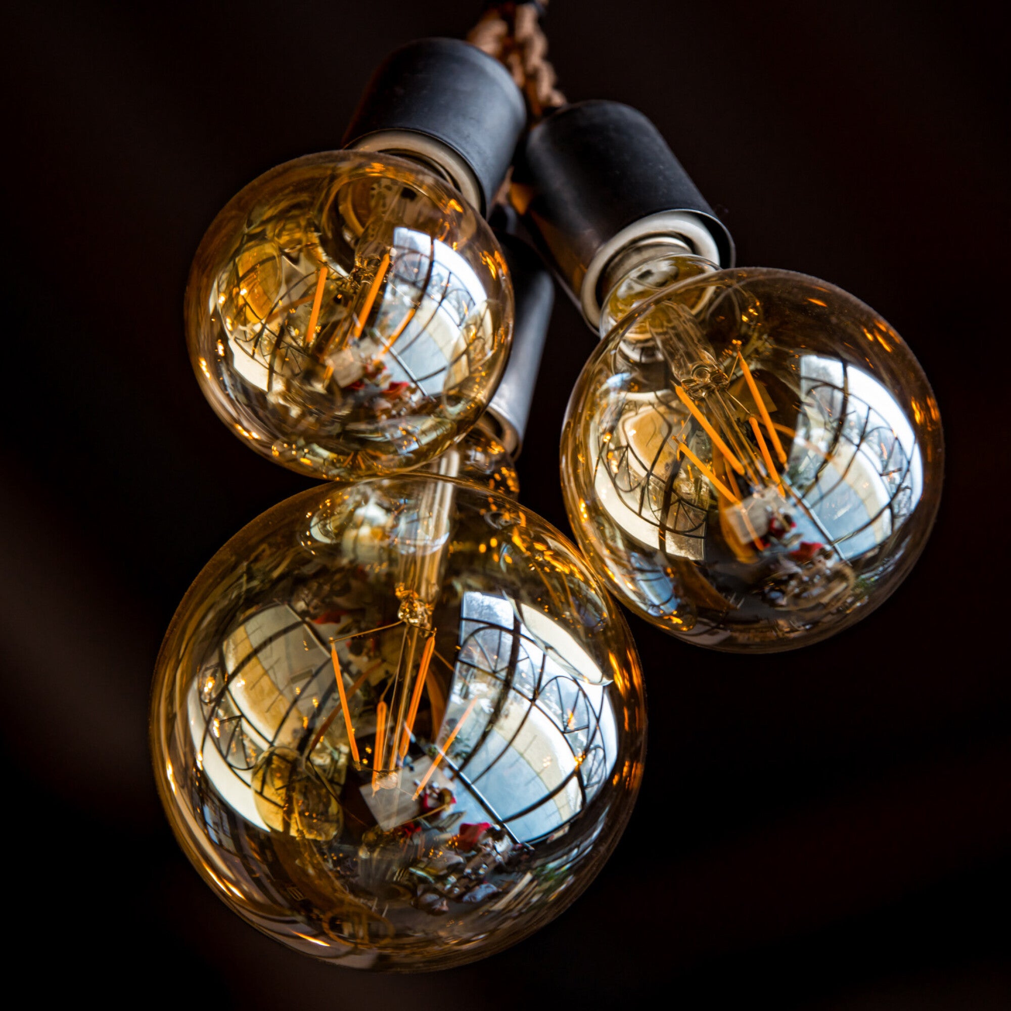 Żarówka LED E27 Filament 6W 550Lm 2200K średnica 80mm bursztynowa ściemnialna 1