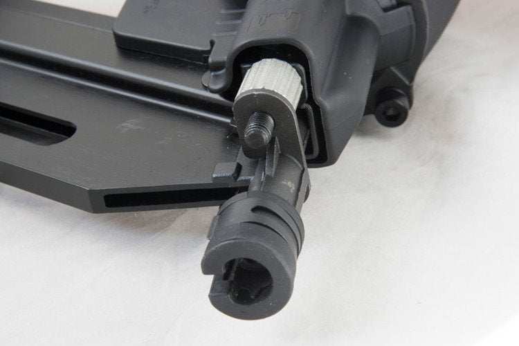 Gwoździarka pneumatyczna taśmowa 100 mm FN34100 4PRO 1