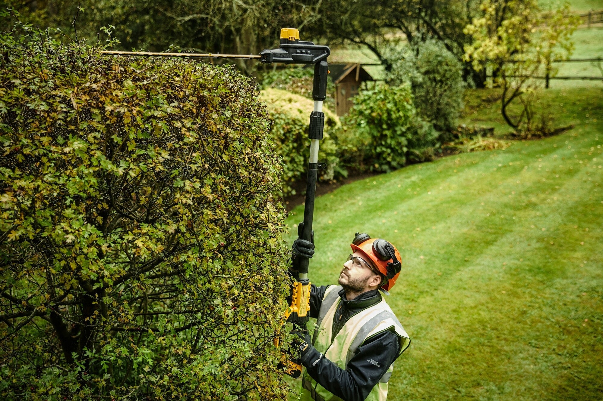 Nożyce do żywopłotu na wysięgniku 18V 55 cm DCMPH566N-XJ DeWalt / bez aku 2