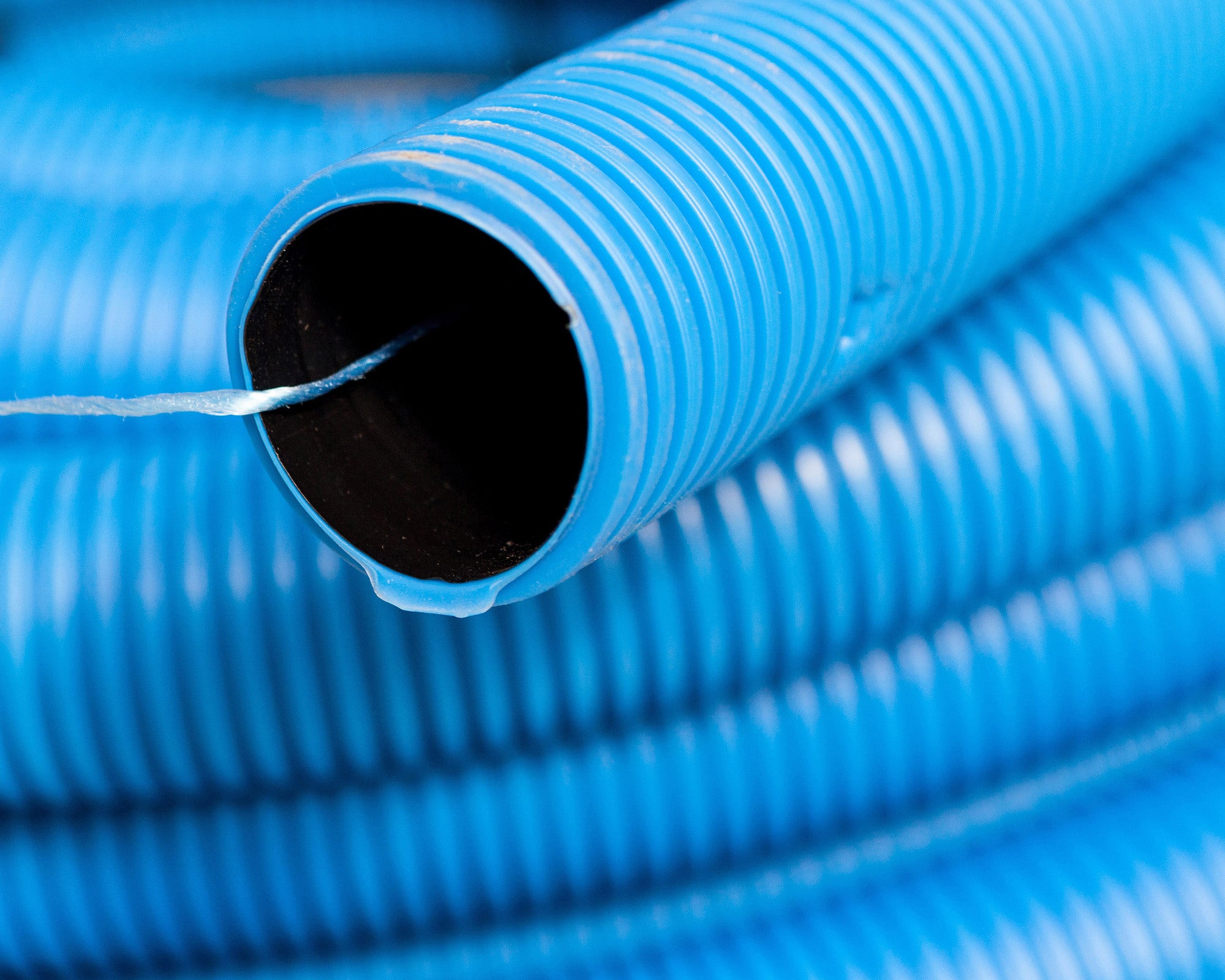 Rura karbowana dwuścienna HDPE fi 40/31 450N UV niebieska z pilotem i złączką 25m 1