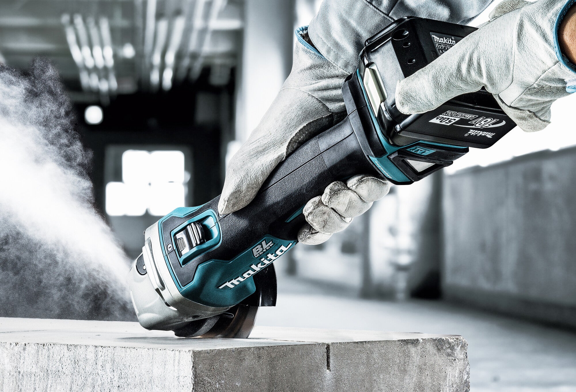 Szlifierka kątowa 125 mm 18V DGA504RT1J / 1 x 5,0Ah 2