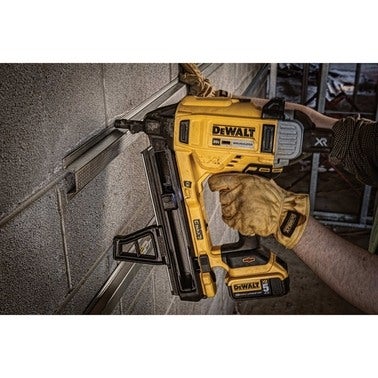 Gwoździarka do betonu 18V DCN890P2 DeWalt / 2 x 5,0Ah 1