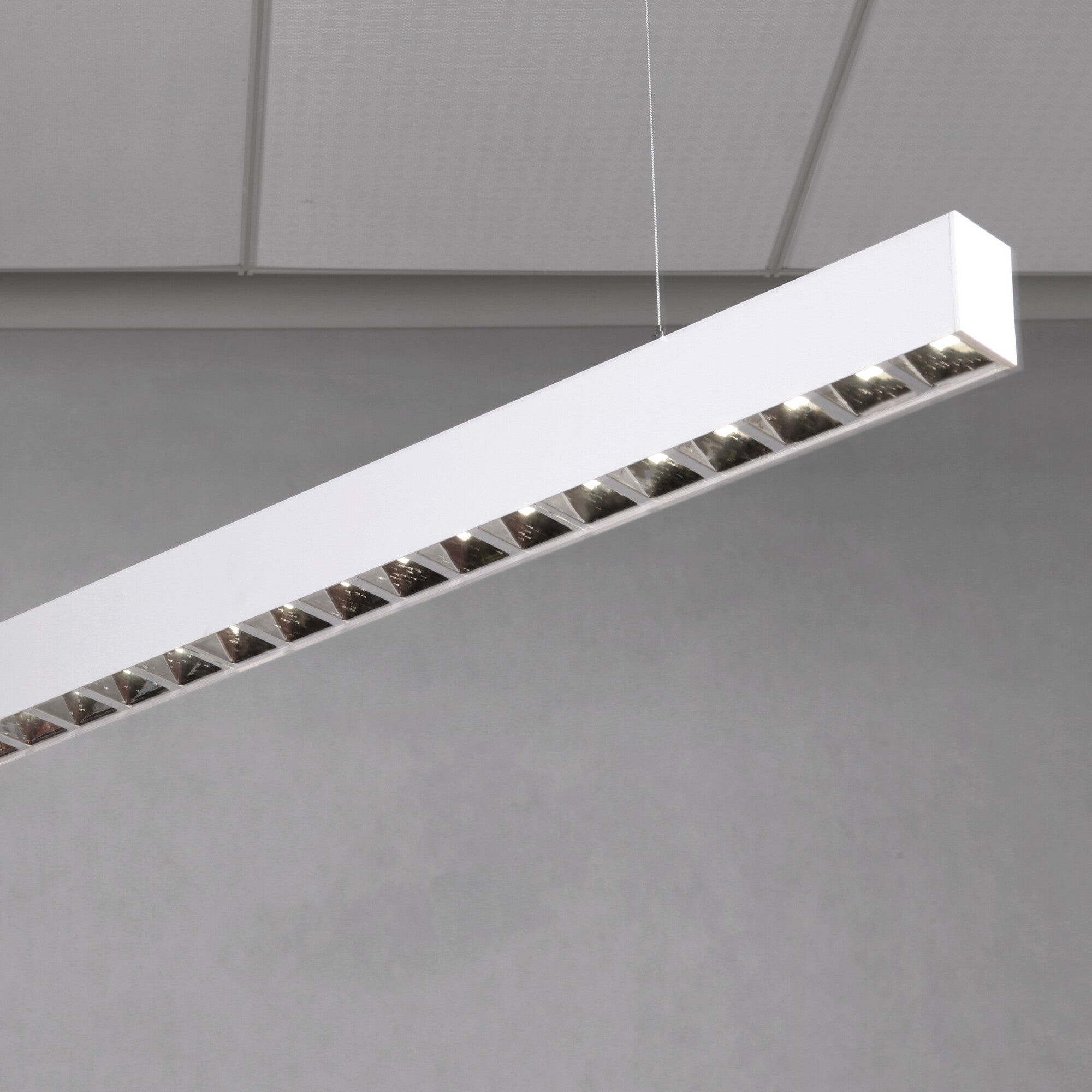 Oprawa RAGGIO 40W, 5000lm, 4000K, UGR<16, IP20, zasilanie przelotowe, biała 1