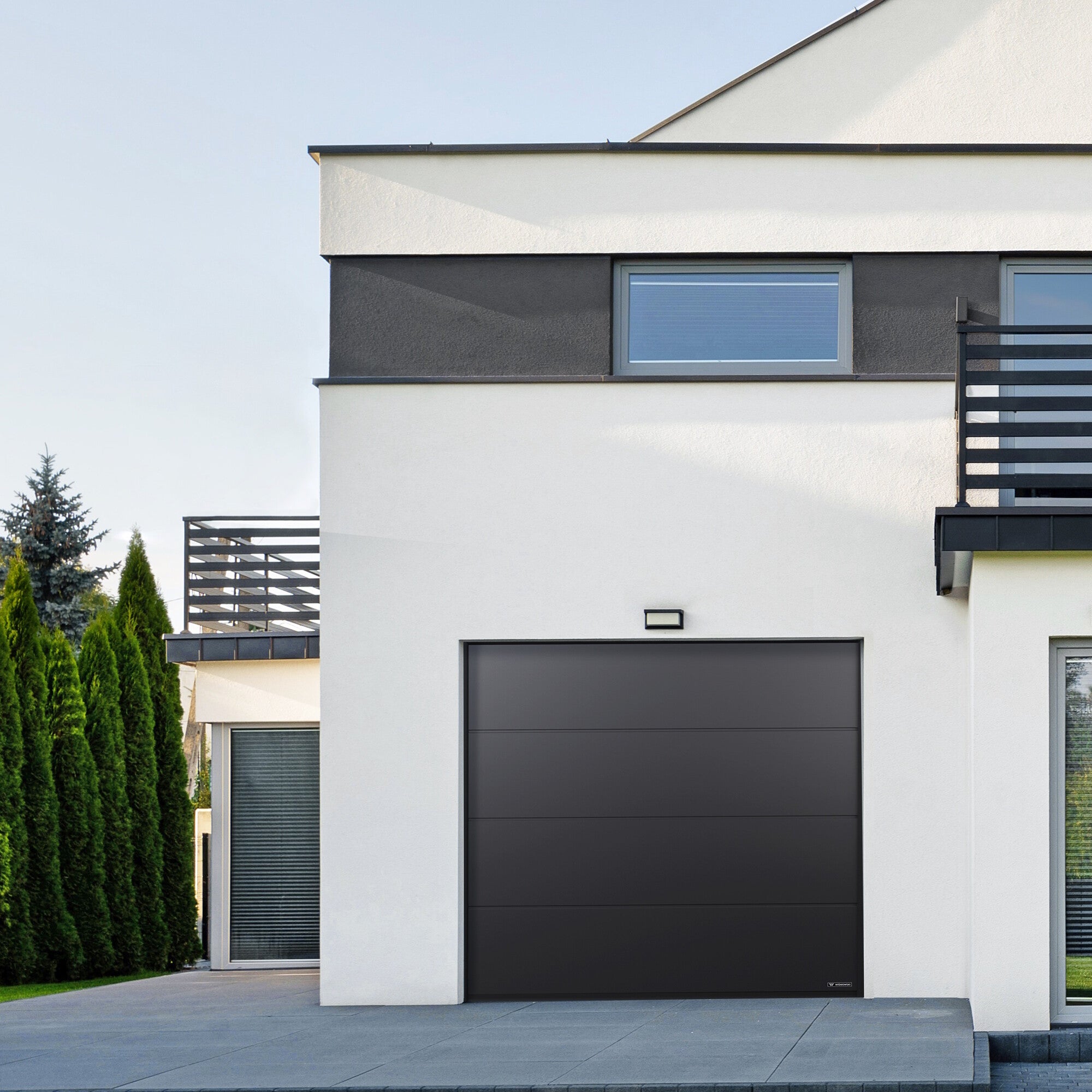 Brama segementowa Nobla z napędem automatyczna 2500x2125 czarna (RAL 9005 struktura) 2