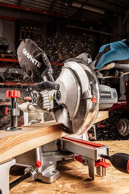 Pilarka ukosowa z posuwem 1800W 255 mm 59G812 Graphite 1