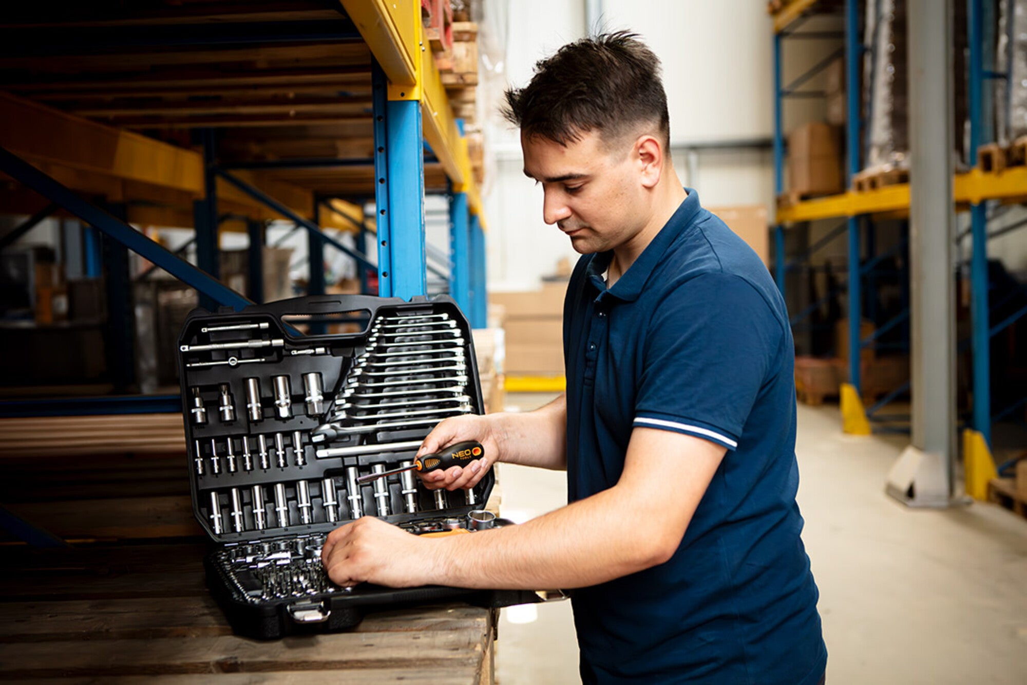 Zestaw kluczy nasadowych 1/2", 3/8", 1/4" 10-216 NEO, 216 szt. 1