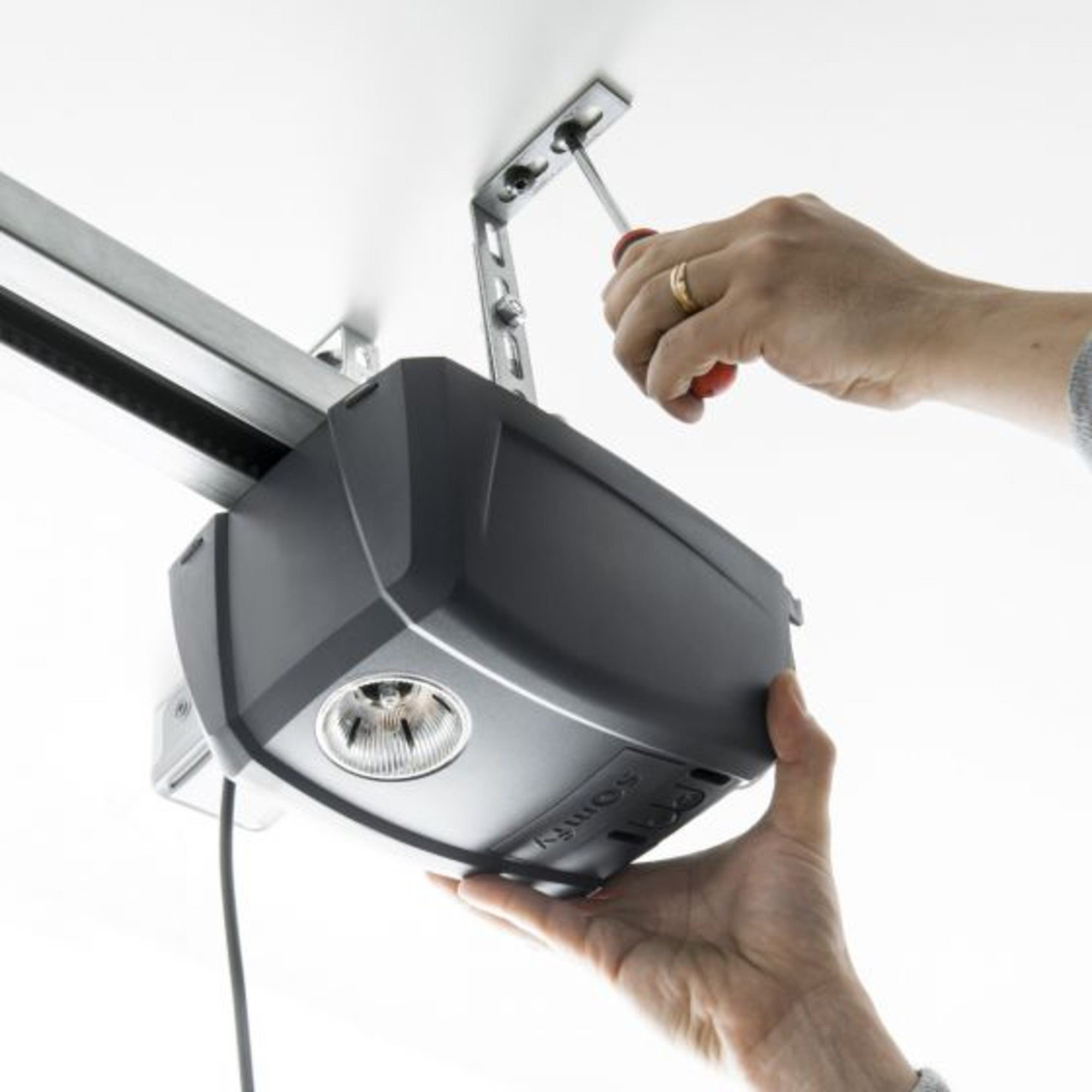 Napęd do bram garażowych GDK 700 1