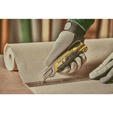 Nóż z wymiennym ostrzem łamanym 18 mm 10-594 Stanley 2