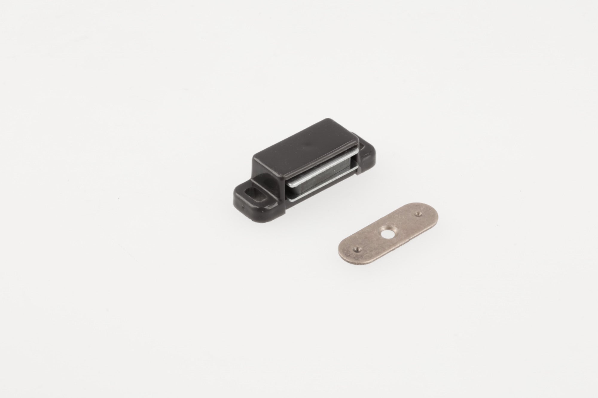 Magnes 4.7x1.66 mm brązowy 