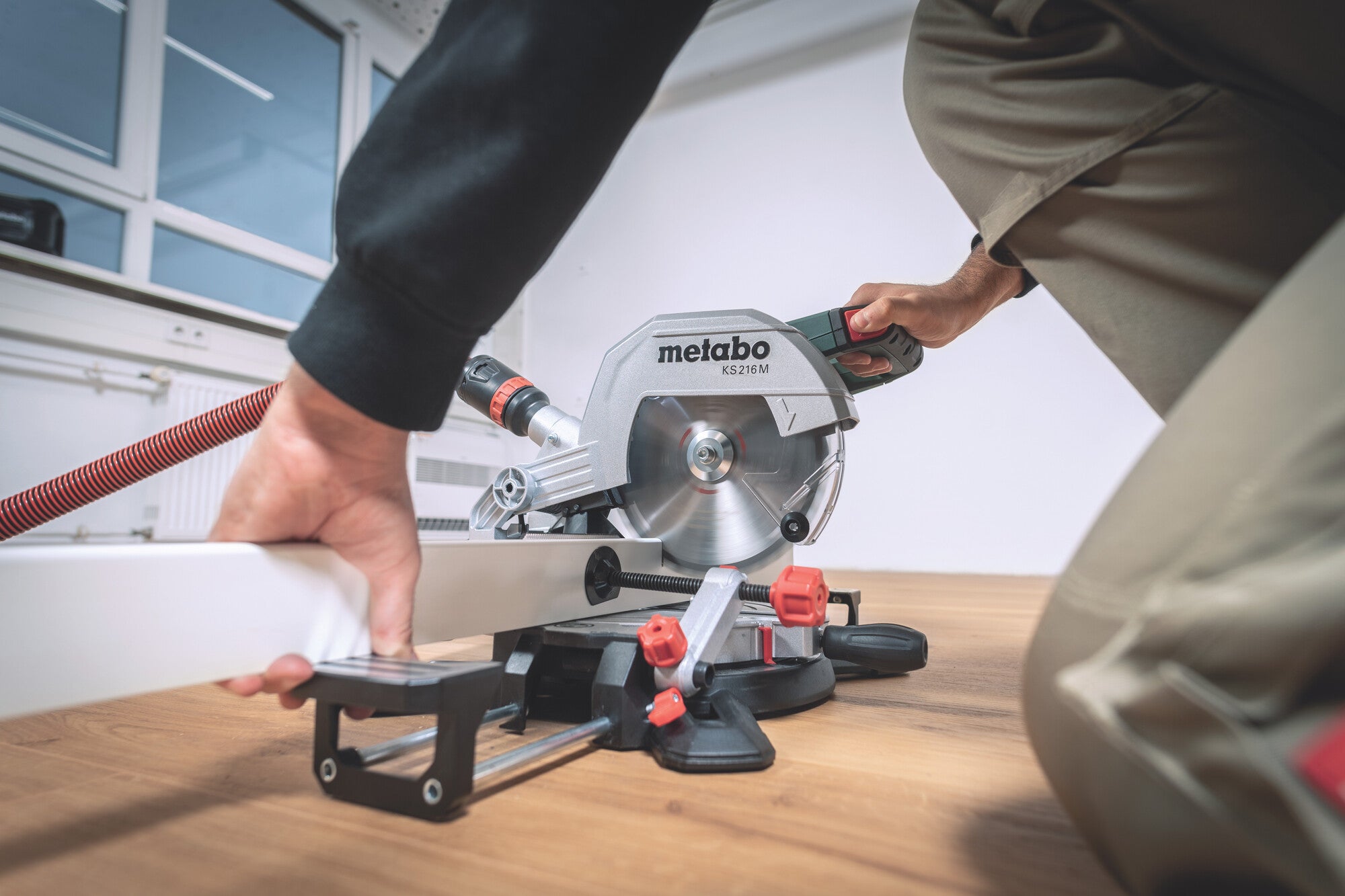 Pilarka ukosowa 1350W 216 mm KS 216 M Metabo 3