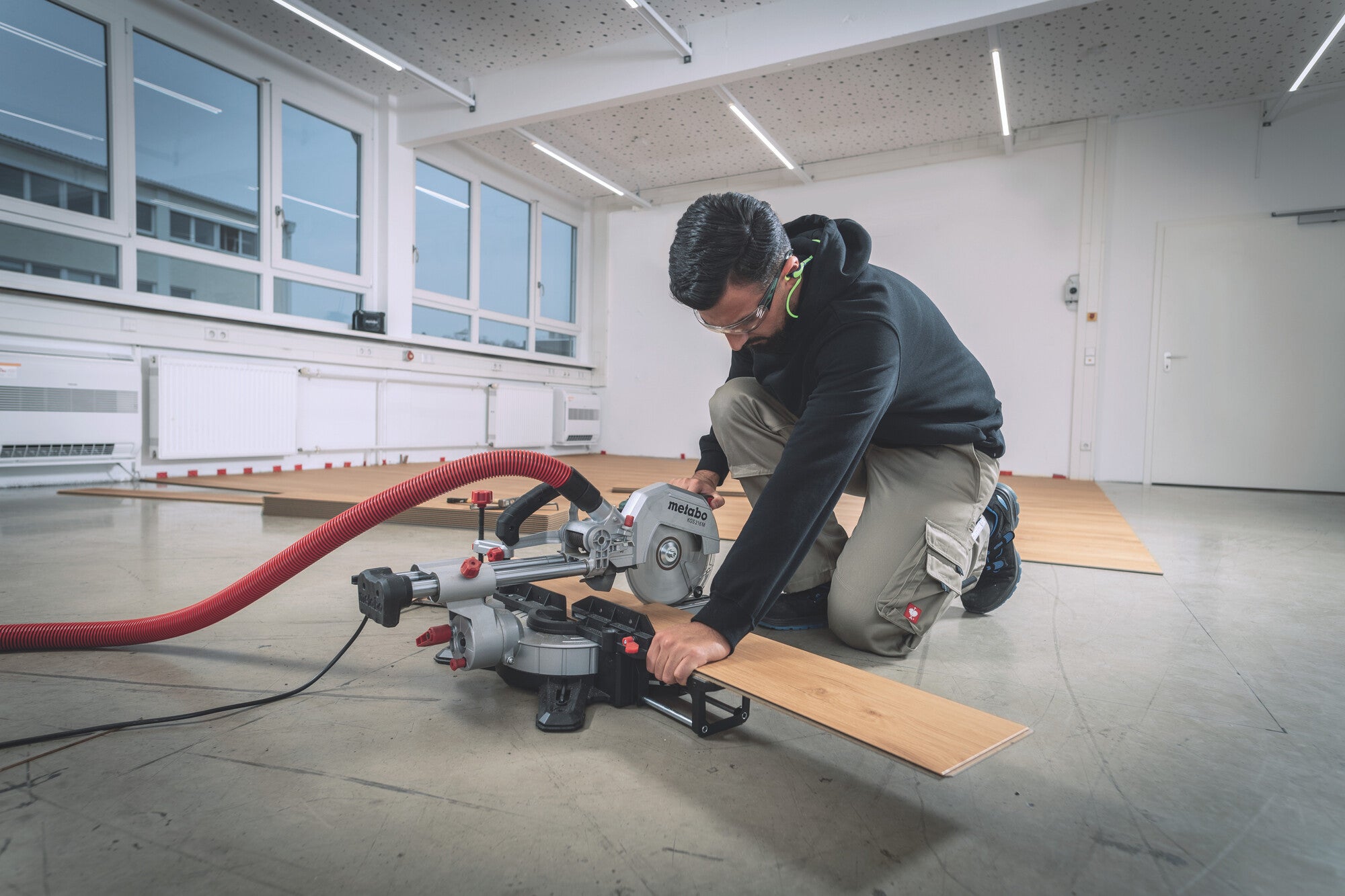 Pilarka ukosowa z posuwem 1500W 216 mm KGS 216 M Metabo 1