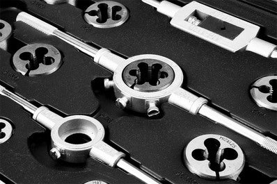 Zestaw narzynek i gwintowników 11-915 NEO, 110 szt. 2