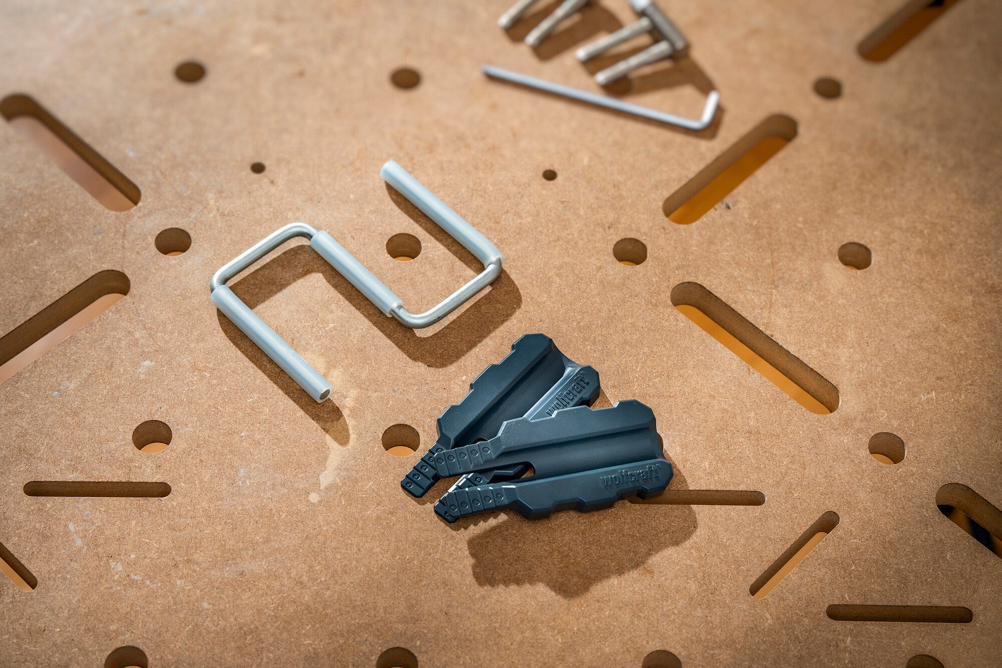 Zestaw do regulacji zawiasów ościeżnic i osadzania skrzydeł drzwi 4