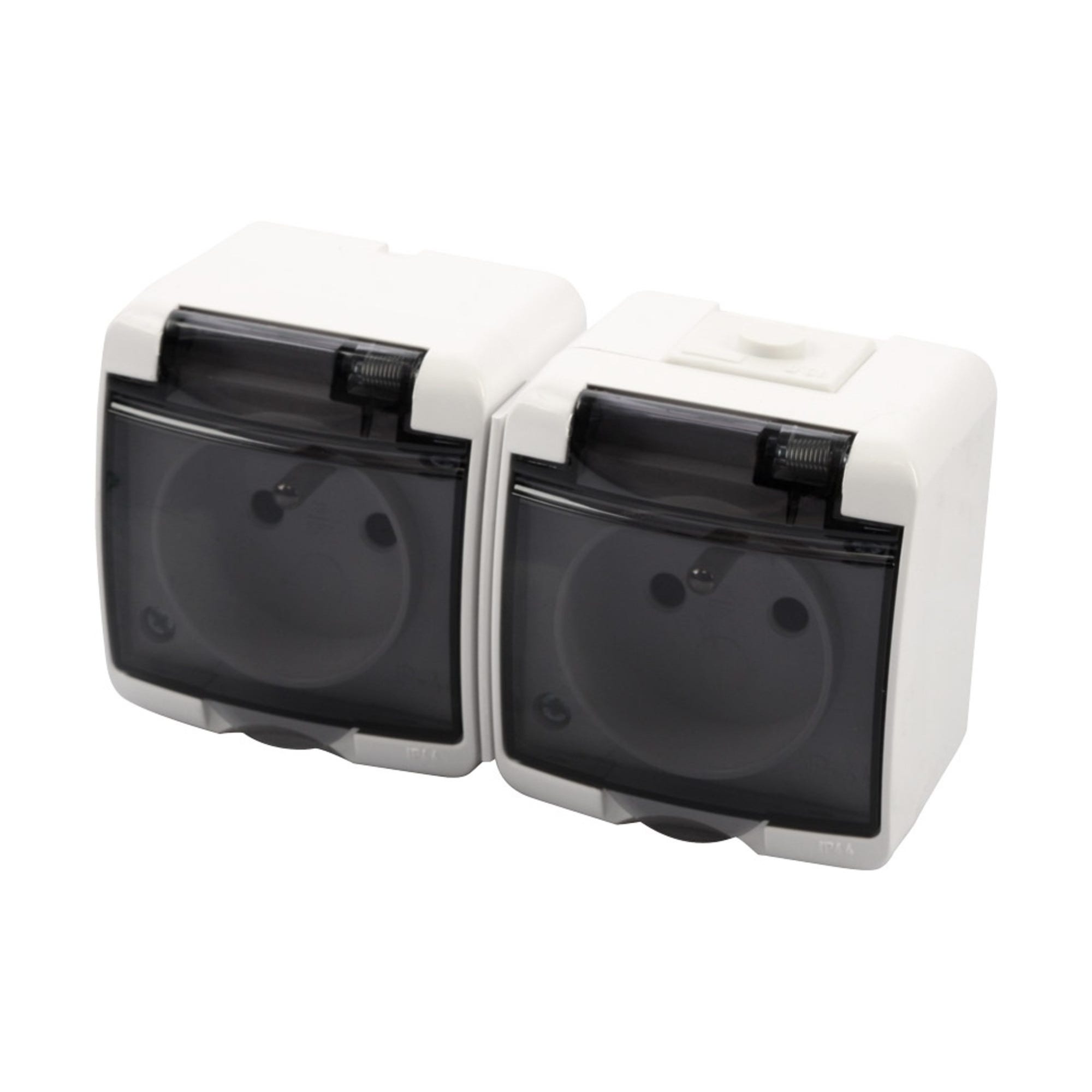 Karlik Junior biały gniazdo podwójne z uziemieniem IP44 0