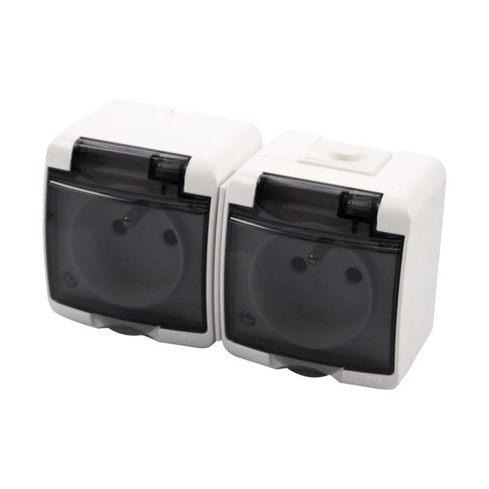 Karlik Junior biały gniazdo podwójne z uziemieniem IP44 0