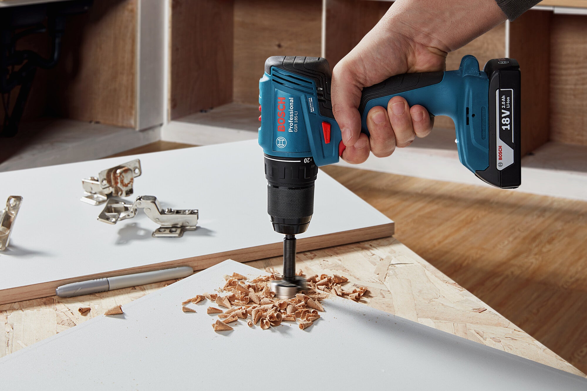 Zestaw narzędzi akumulatorowych 18 V + 2 x 4 Ah, BOSCH 0615A5007N 8