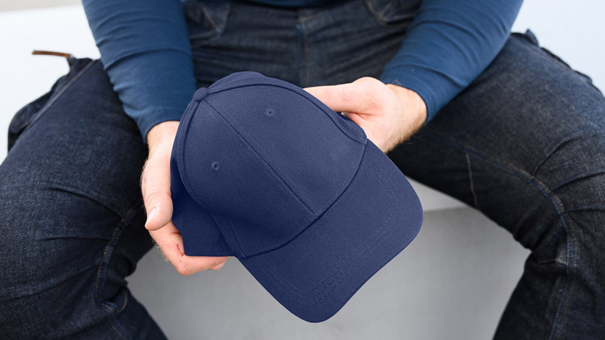 Czapka z daszkiem granatowa, one size - NEO  81-636 1