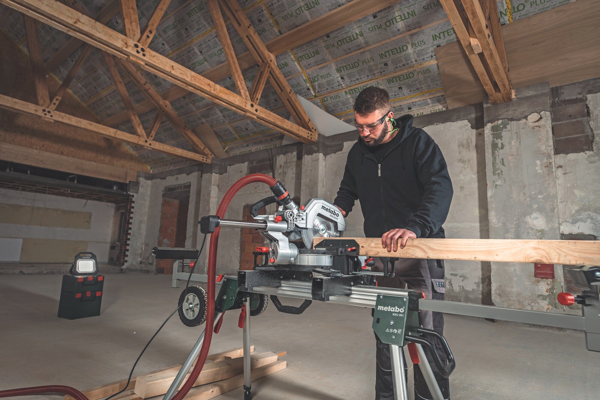 Pilarka ukosowa z posuwem 1800W 254mm KGS 254 M Metabo 1