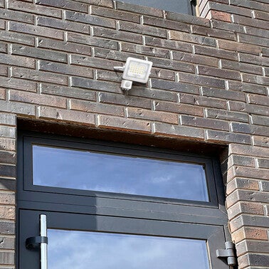 Naświetlacz LED 20 1800 lm IP65 5000K biały czujnik ruchu PIR obracalny 2