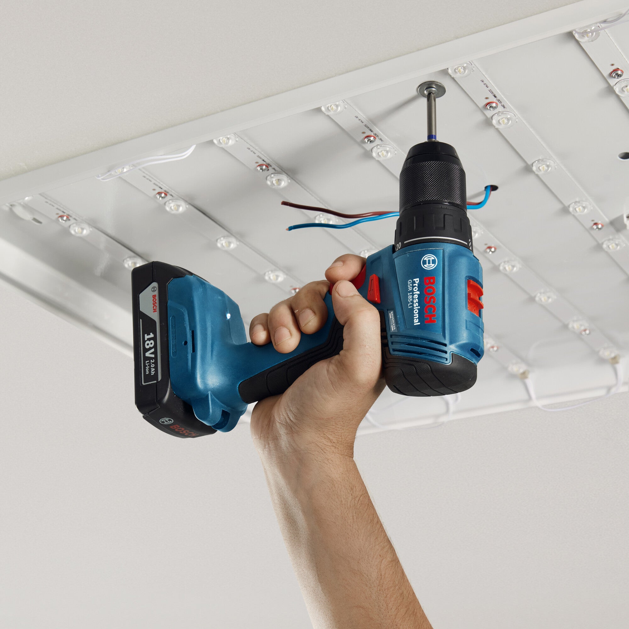 Zestaw narzędzi akumulatorowych 18 V + 2 x 4 Ah, BOSCH 0615A5007N 10