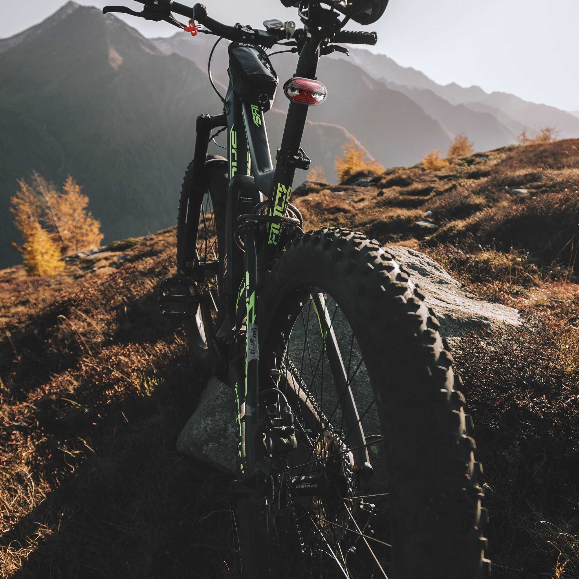 Zestaw latarek rowerowych przód+tył 5xAAA 100lm 8