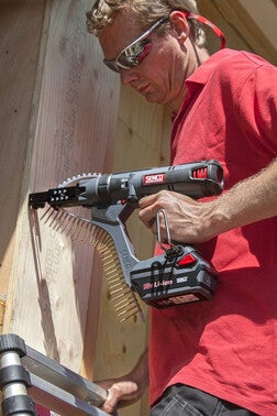 Wkrętarka taśmowa 18V DS5550-18V Senco / 2 x 3,0Ah 1