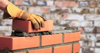 Beton komórkowy czy pustak ceramiczny – porównanie. Kluczowe zalety i wady obu rozwiązań